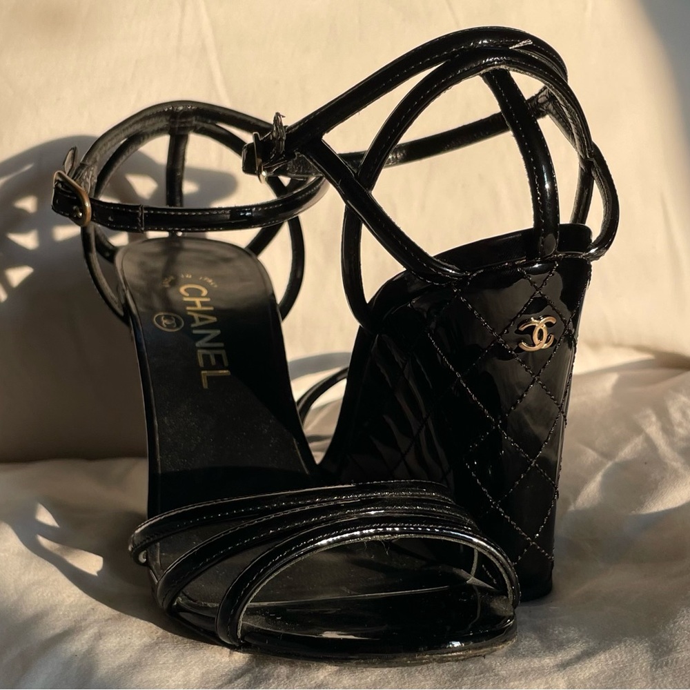 CHANEL vintage black patent leather quilted heels